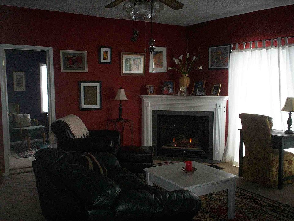 Living Room w/Gas Fireplace
