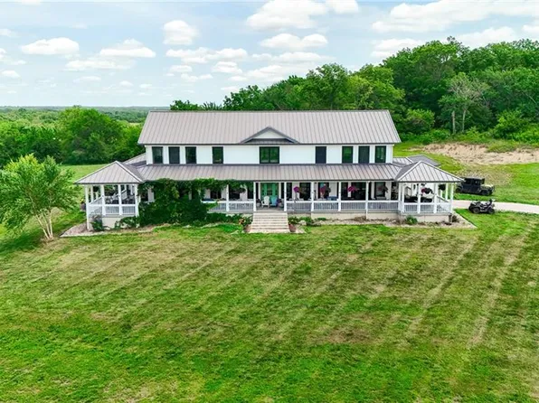 9987 W 351st St, Paola, KS 66071