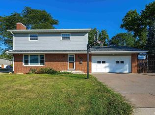 1604 Hillcrest Ave, Bettendorf, IA