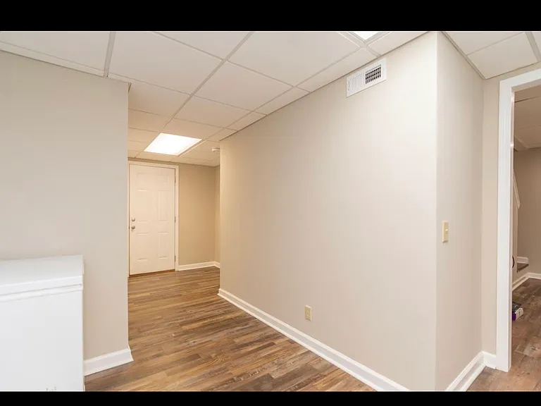 911 Crest Dr — Photo 27