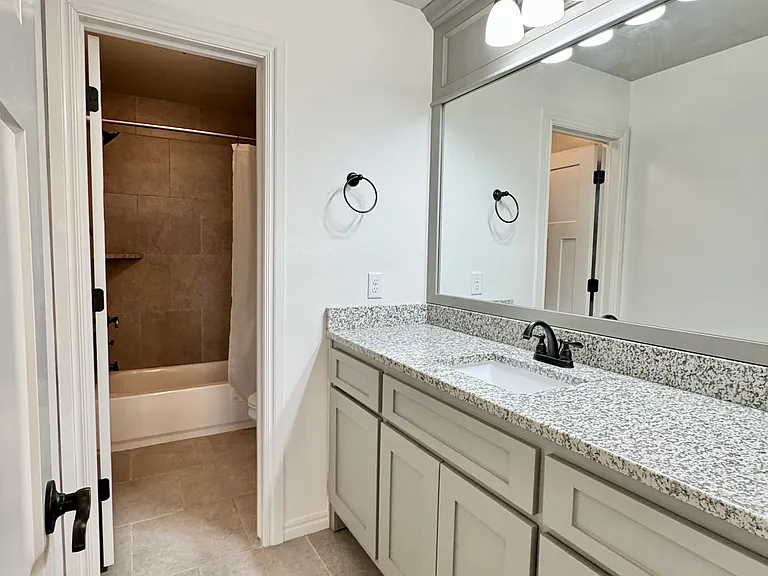 1106 Remington Ct — Photo 26