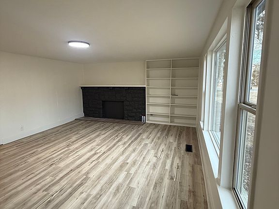 3rd image of 2021 George Washington Blvd #0