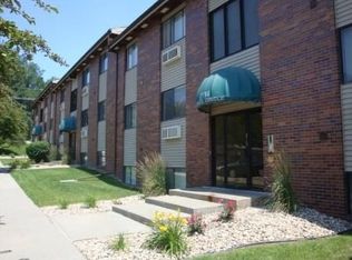 7110 Jones Cir APT 12, Omaha, NE 68106