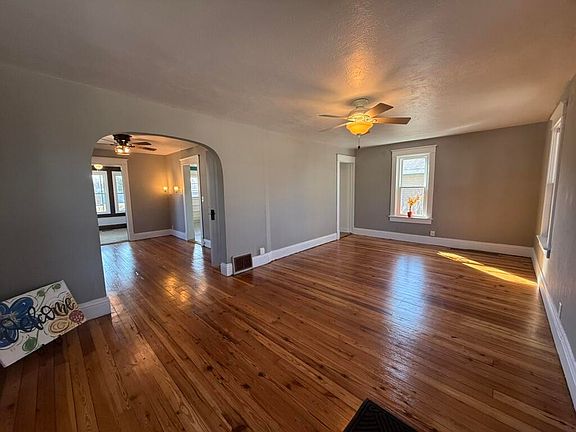 3rd image of 421 E Garfield St