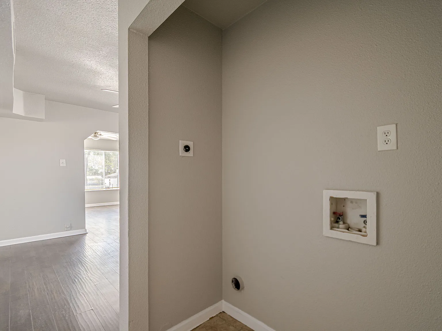 2323 Arbor Place - 3 — Photo 2
