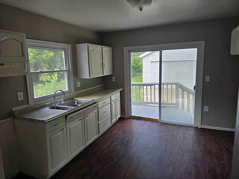 15126 Oldham St — Photo 5