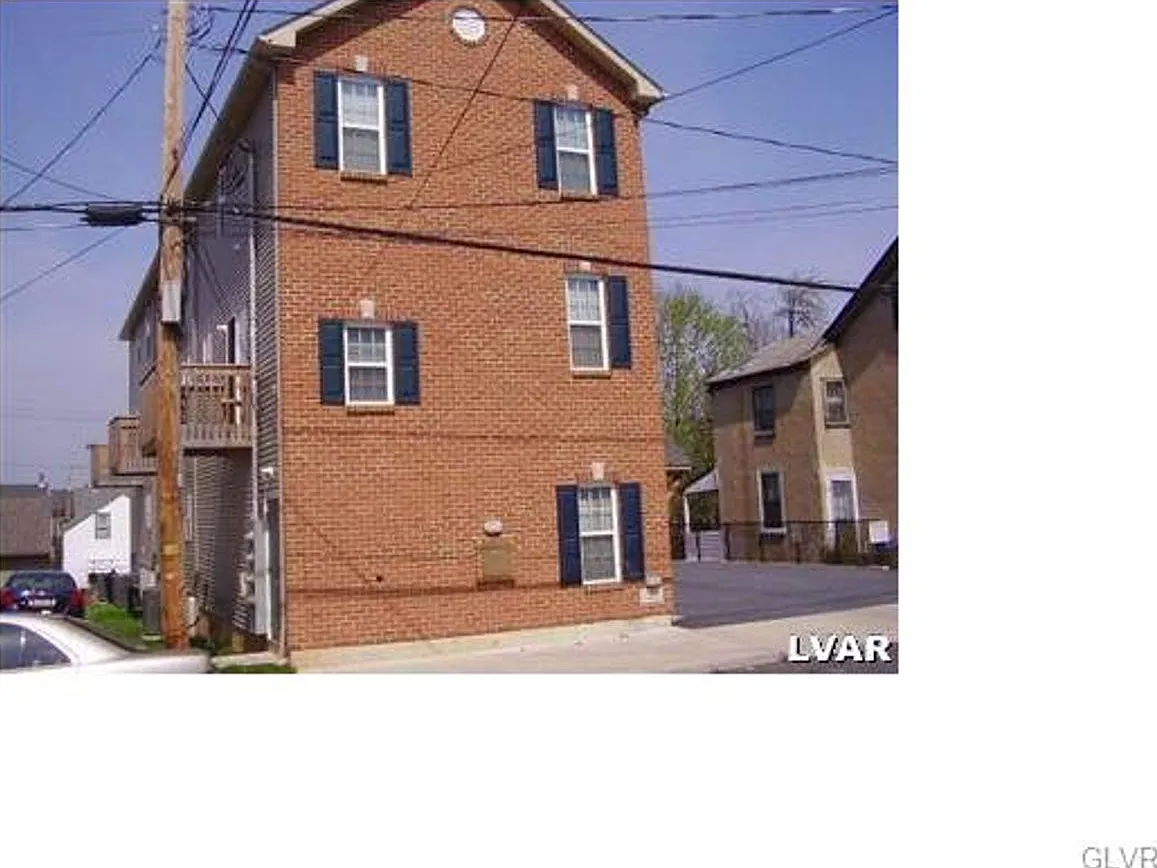 39 E. Garrison Street — Photo 2