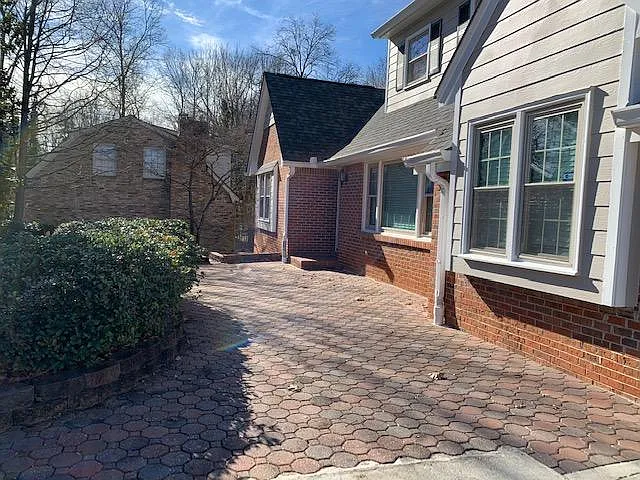 4 bed, 2850 sqft, $3,900 — Photo 2