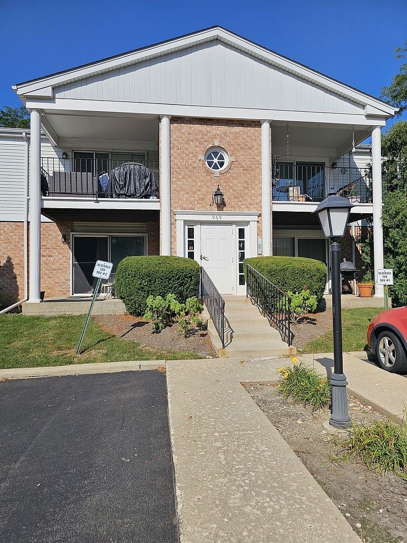969 Golf Course Rd #969, Crystal Lake, IL 60014 | Zillow