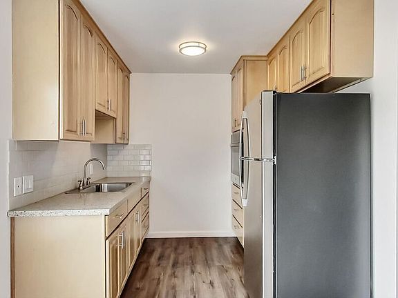 5th image of 897 Northrup St APT 12