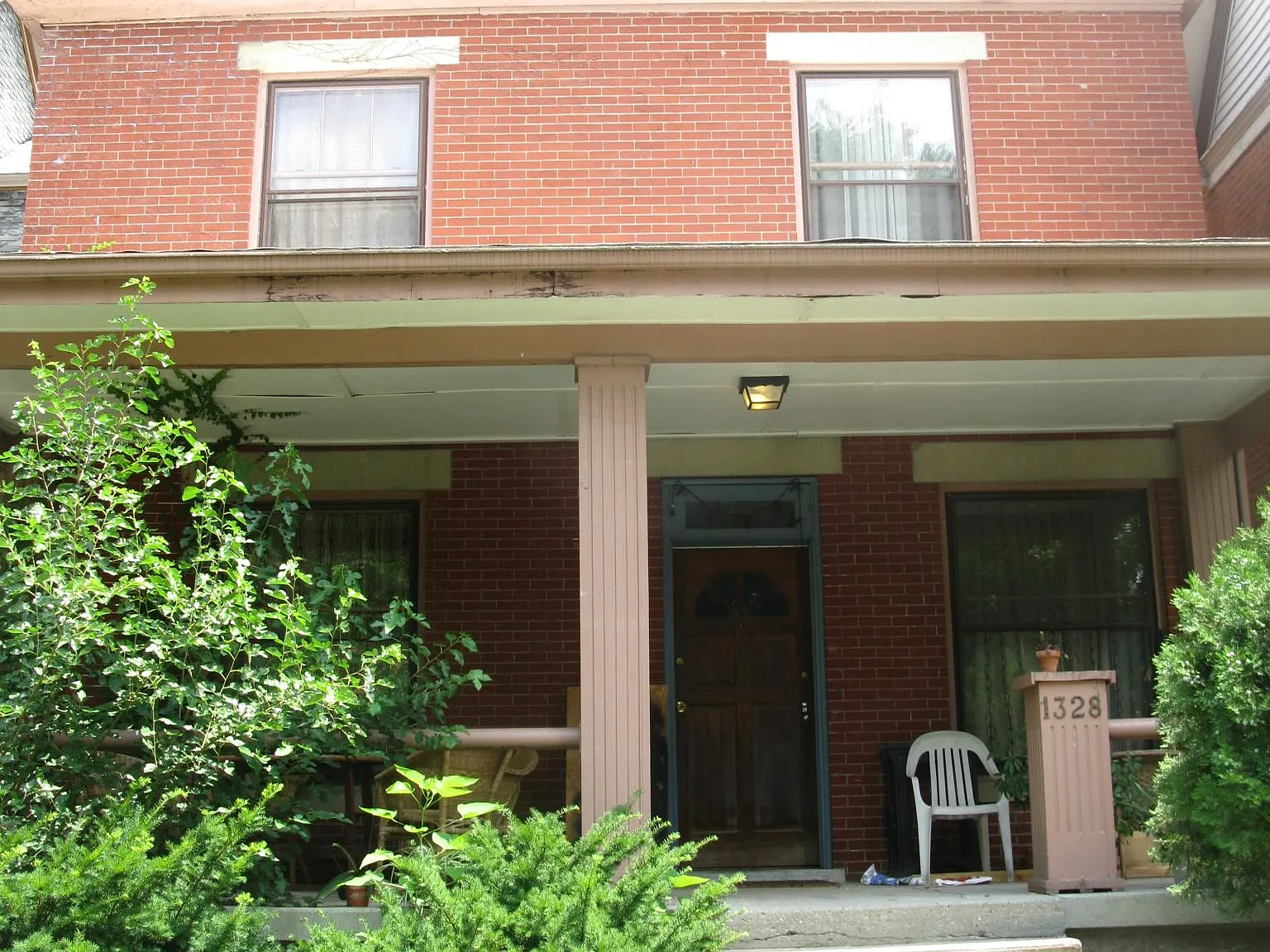 1328 Hunter Ave — Photo 2