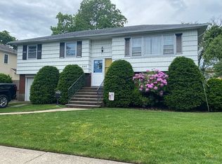 540 Chamberlin St, East Meadow, NY 11554