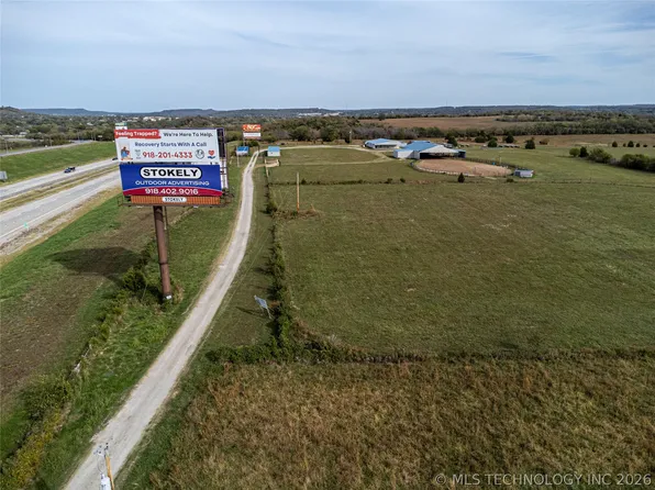 Leonard Ln, Henryetta, OK 74437