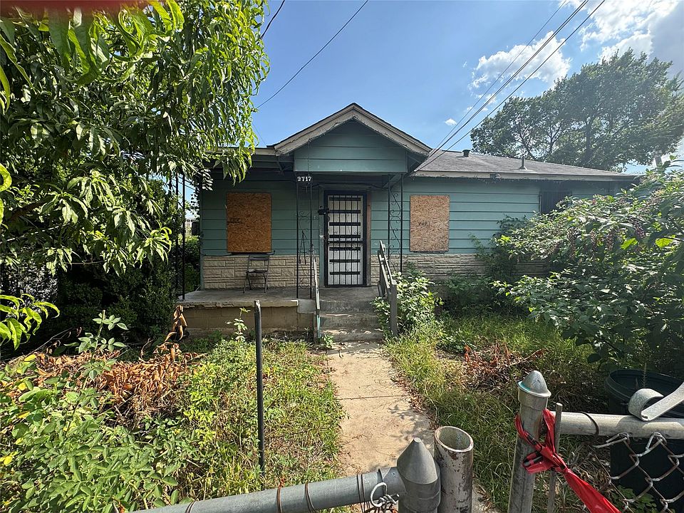 1st image of 2717 E 2nd St