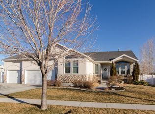 4908 W Woodridge Dr, South Jordan, UT 84009