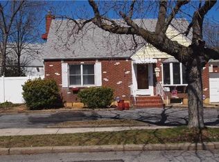 41 Clarendon Dr, Valley Stream, NY 11580