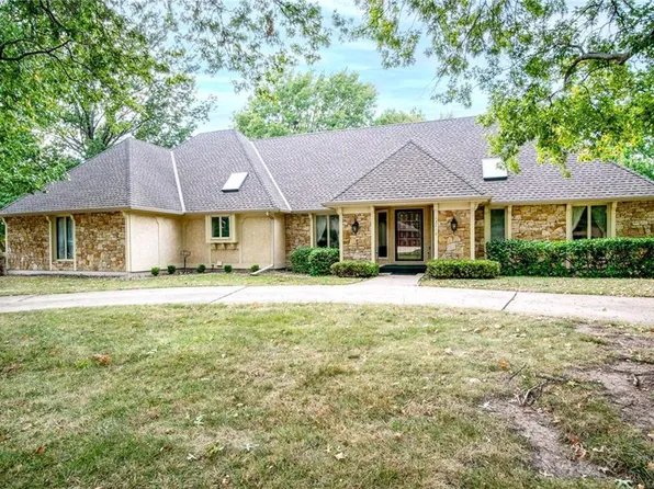 13716 Fontana Ln, Overland Park, KS 66224
