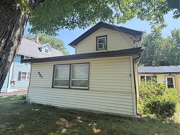 2nd image of 687 Railroad Ave