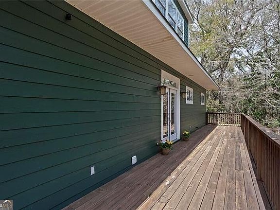 5th image of 12 Rosalyn Rd