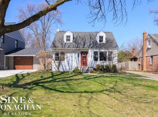 318 Kerby Rd, Grosse Pointe Farms, MI 48236