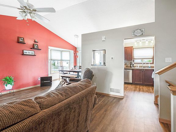 5th image of 411 Belfair Dr