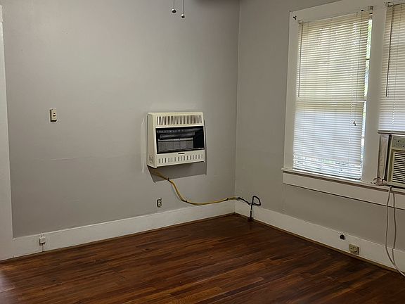 5th image of 118 Caspari St
