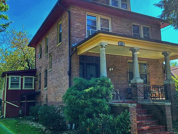 3rd image of 121 Raleigh St SE