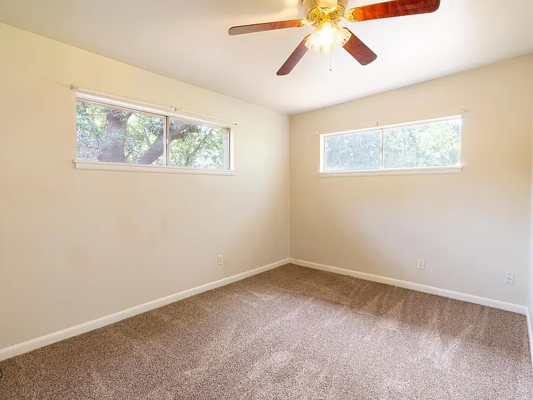 609 W Texas Ave — Photo 21