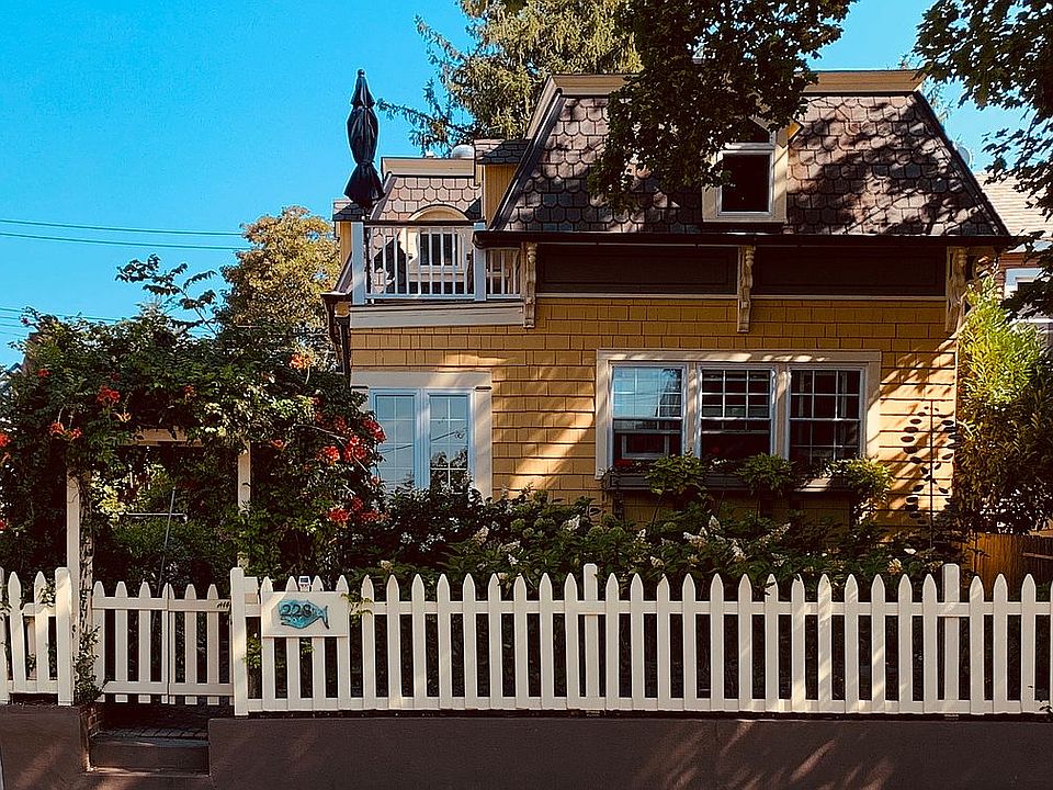 228 Sea Cliff Ave Sea Cliff 