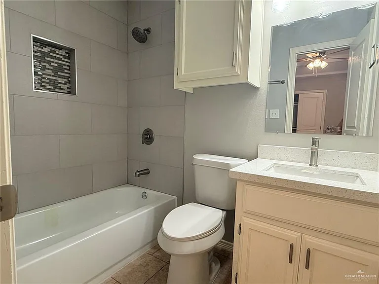714 Jade St #B — Photo 8