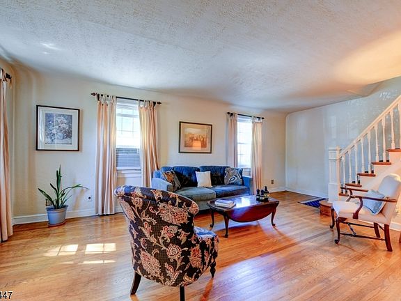 3rd image of 262 Chestnut St