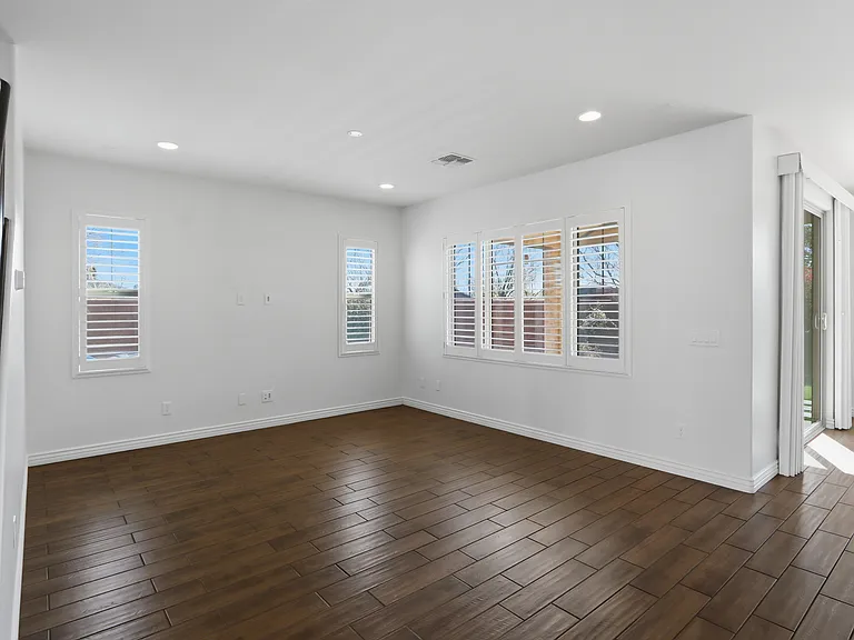 227 E Beatryce St — Photo 6