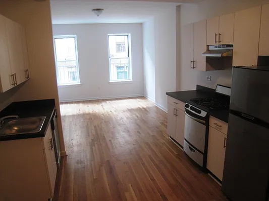 Rented by City Connections Realty | media 3