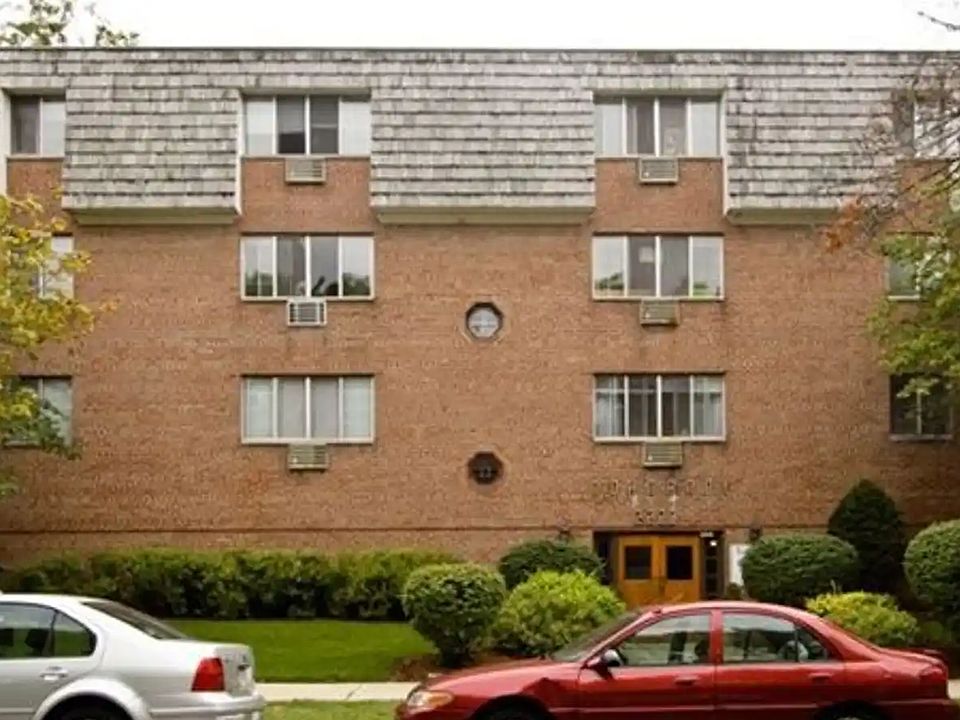 1st image of 2223 E Belleview Pl #97df5ffb6