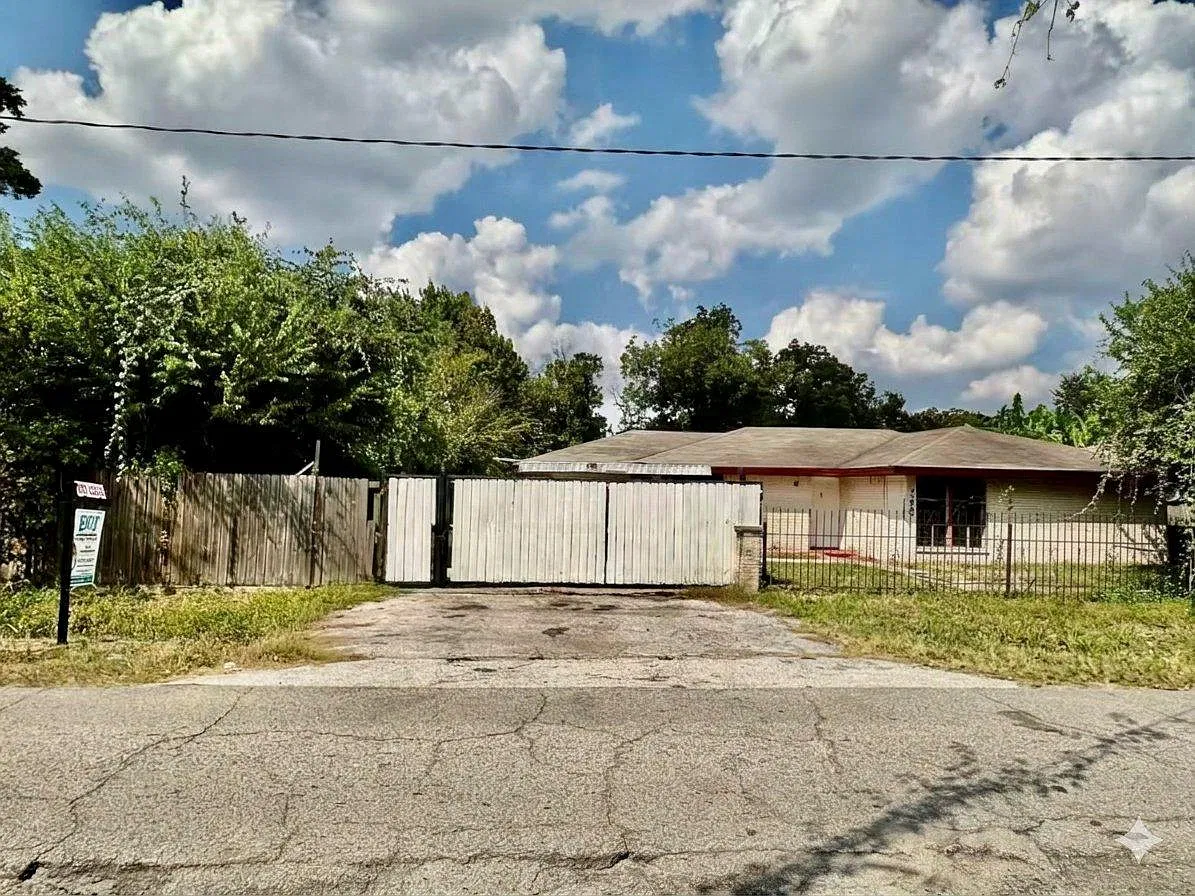 5 bed, 2.0 bath, $2,000 — Photo 3