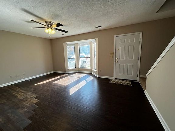 3rd image of 136 Woodberry Ct