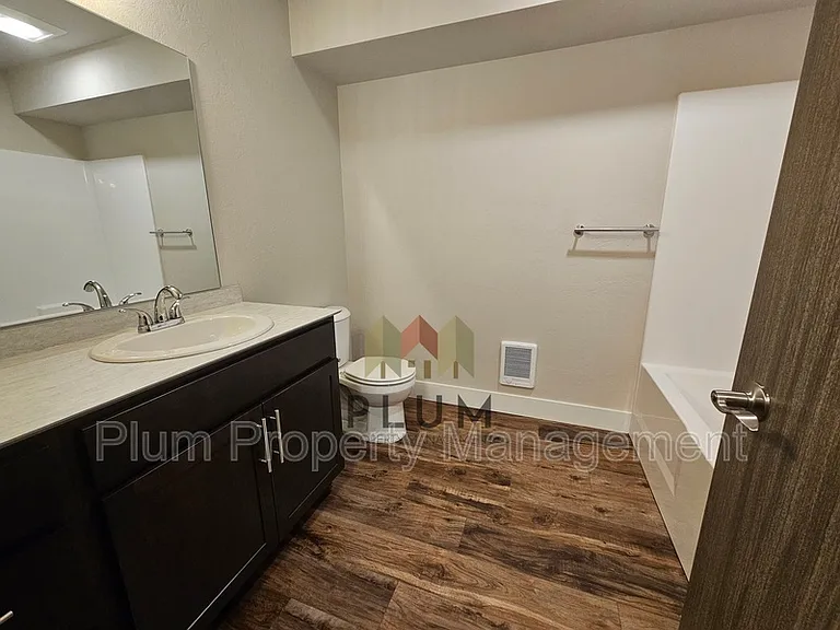 425 Michigan Ave #106 — Photo 6