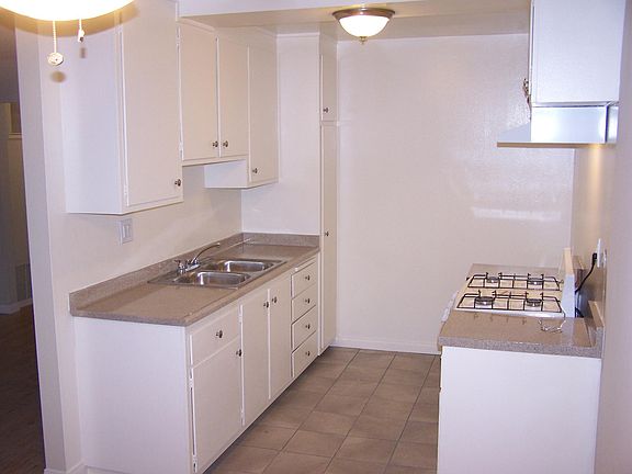 2nd image of 5040 Tujunga Ave #21
