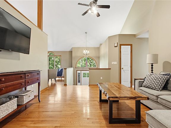 5th image of 314 Glade Run Rd