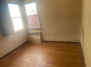 1064 Wright St, Valley Stream, NY 11580