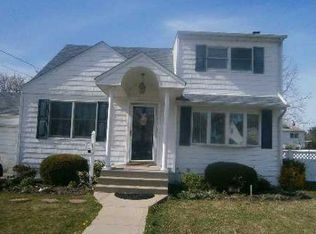 310 11th St, West Babylon, NY 11704