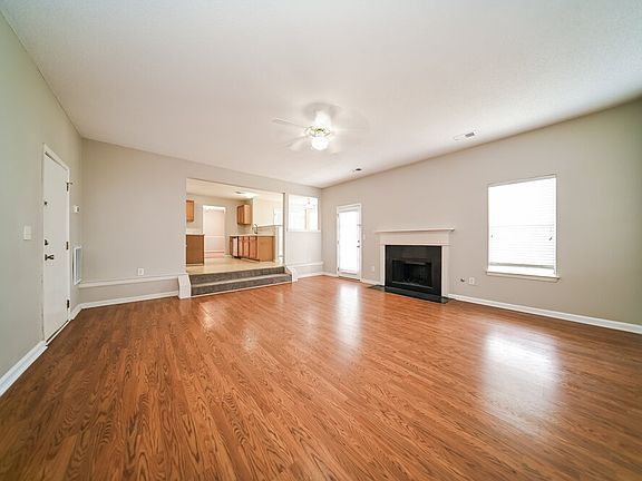 4th image of 425 Canoga Ct