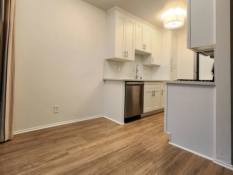 12415 Pacific Ave #7 — Photo 9