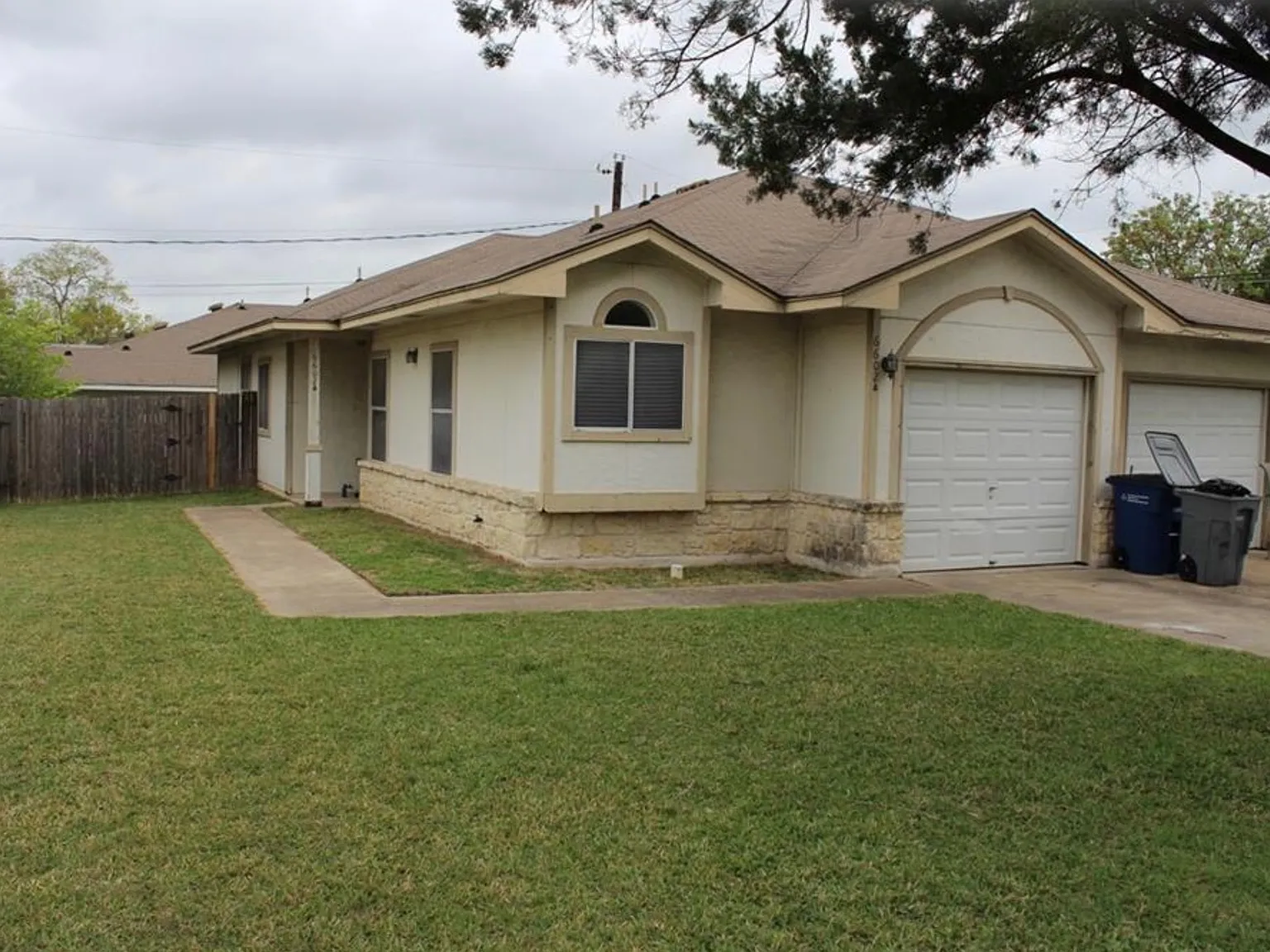 3 bed, 1218 sqft, $1,600 — Photo 2