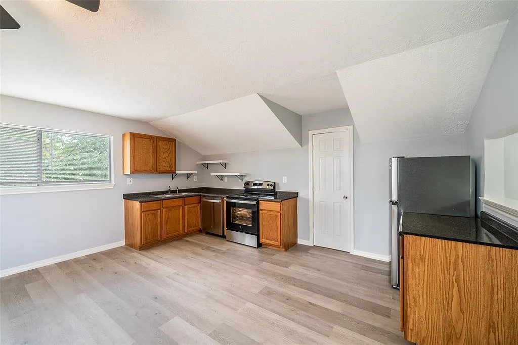 1 bed, 1025 sqft, $1,045 — Photo 1