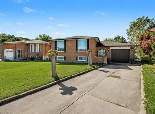 40 Tara Ct, Hamilton, ON L8K 6E6