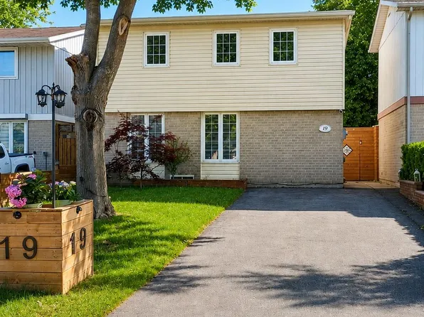 19 Habitat Sq, Brampton, ON L6S 1X7