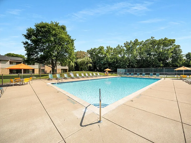 Fairmont Park Apartments — Photo 33