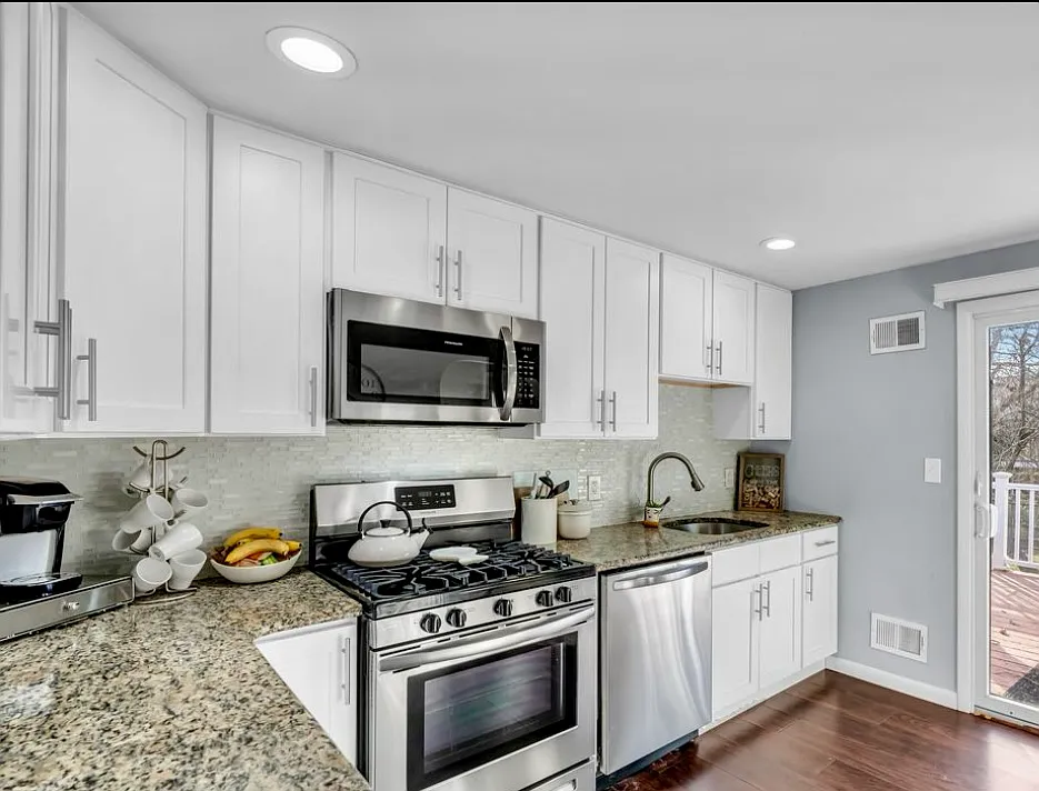 331 W Sylvania Ave — Photo 3