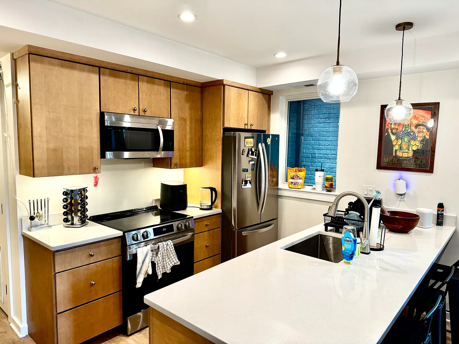 2 bed, 900 sqft, $2,500 — Photo 1